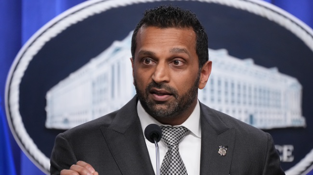 Директор-ФБИ-а-под-лупом-због-навода-о-опијању-–-демократе-траже-испитивање