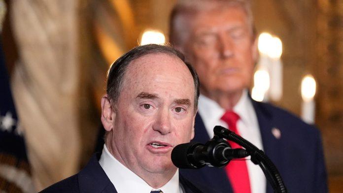 sok-u-americi-ministar-mornarice-napustio-funkciju:-pentagon-mu-se-zahvalio,-a-evo-ko-preuzima-fotelju