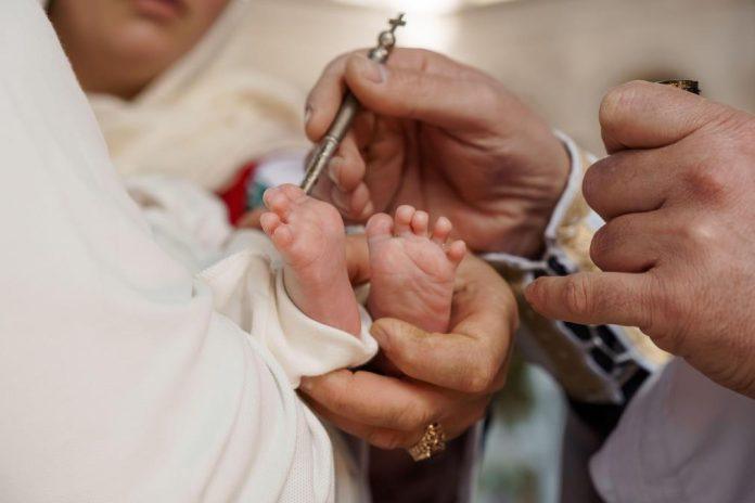 da-li-je-dozvoljeno-prekinuti-staro-kumstvo?-otac-dusan-objasnio-kada-zapravo-smete-da-promenite-kuma