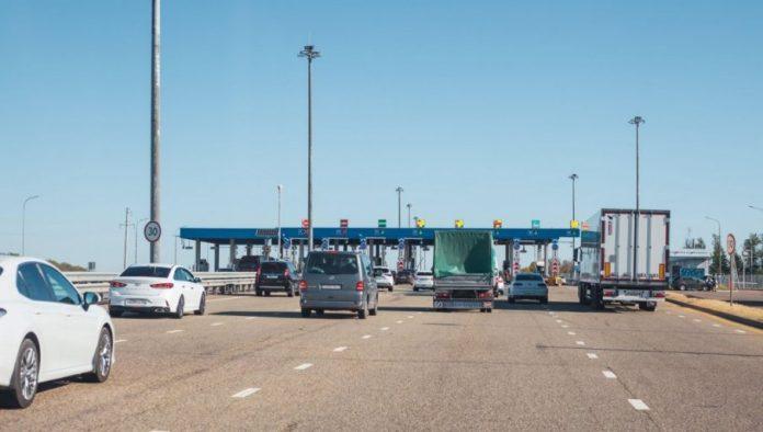 uhapseni-nakon-sto-su-prikupili-700.000-evra-za-18-meseci:-zgrnuli-pare-na-ilegalnoj-putarini