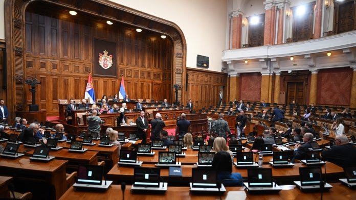 skupstina-srbije-usvojeno-svih-40-tacaka,-medu-njima-i-27-zakona-(video)