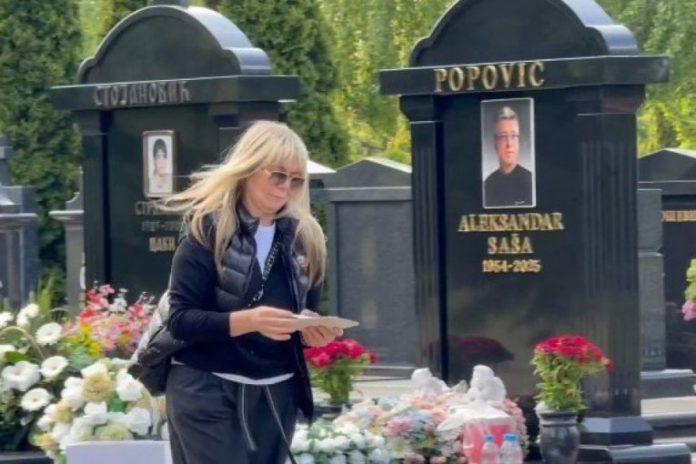 jecaji-popoviceve-udovice-odjekuju-grobljem:-suzana-jovanovic-se-slomila-na-sasin-rodendan!-(video)