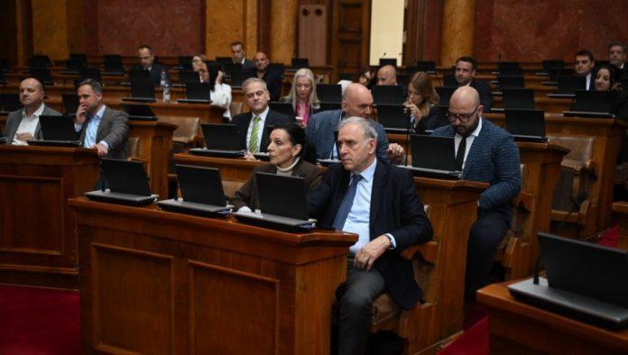 politicka-sizofrenija-opozicije:-hocemo-u-eu,-ali-necemo-da-glasamo-za-evropske-zakone