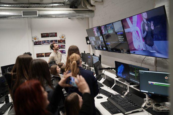 kompanija-wmg-(wireless-media-group)-ugostila-devojcice-u-okviru-inicijative-„dan-devojcica-u-ikt-sektoru“