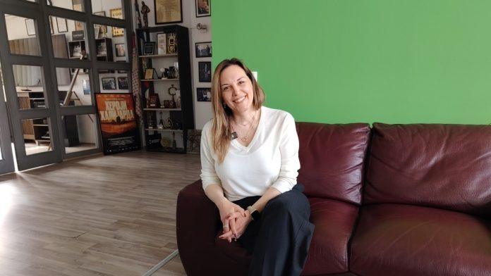 “treba-mnogo-novca”-jelena-bajic-jocic-od-“azbuke”-pravi-film-ali-bez-rase-bukvica,-evo-zasto-i-sta-kaze-za-nastavak-“selo-gori”:”svi-misle-da-je-tatina-rec-poslednja”-(video)