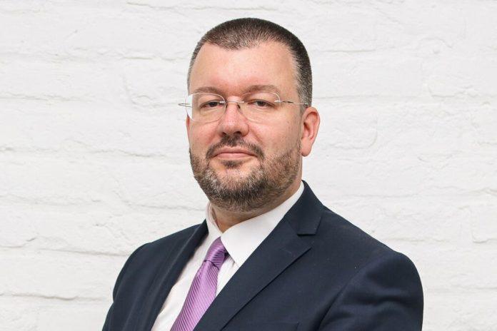 “neces-na-more”-potresna-kolumna-profesora-cedomira-antica-o-sinu-sa-autizmom:-borba-za-pravdu-i-ljudska-prava-–-vidova-pobeda