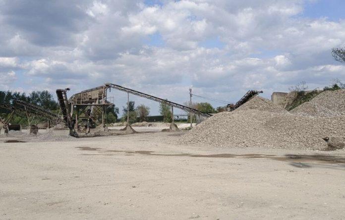 osumnjicen-za-ostecenje-zivotne-sredine:-uhapsen-loznicanin,-protivzakonito-organizovao-eksploataciju-i-separaciju-mineralnih-sirovina