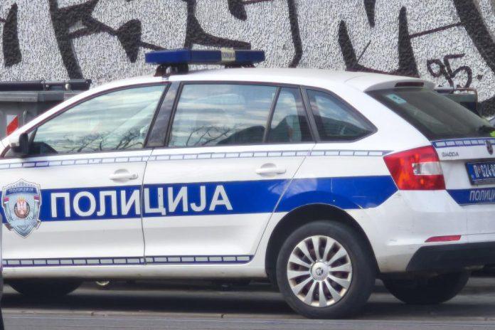 drama-u-novom-pazaru:-policajci-se-popeli-na-krov,-u-poslednjem-trenutku-sprecili-tragediju