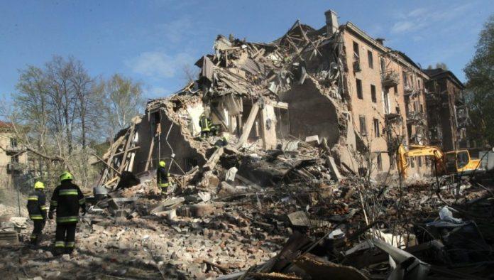 krvava-noc-u-ukrajini,-rusi-zestoko-udarili:-broje-se-mrtvi-i-povredeni-(foto/video)