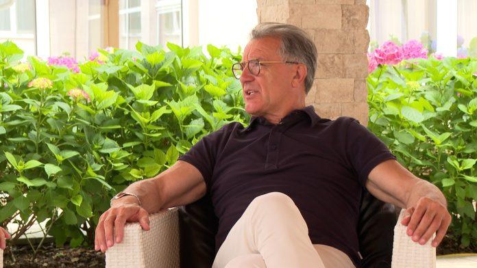 (foto)-tata-zamenio-zenu-sa-30-godina-mladom,-a-onda-se-i-sin-razveo-bivsa-snajka-mocnika-“maznula”-sportistu