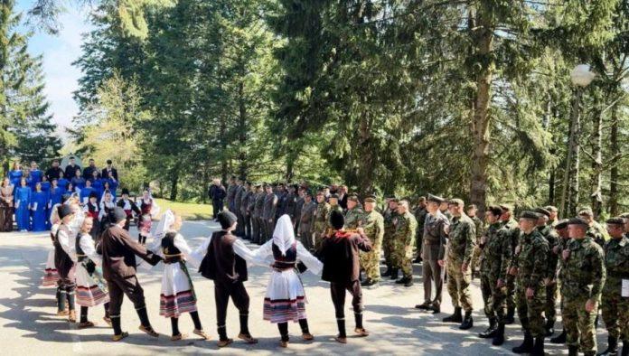 svecano-na-poligonu-„pasuljanske-livade“:-obelezen-dan-vojske-srbije-(foto)