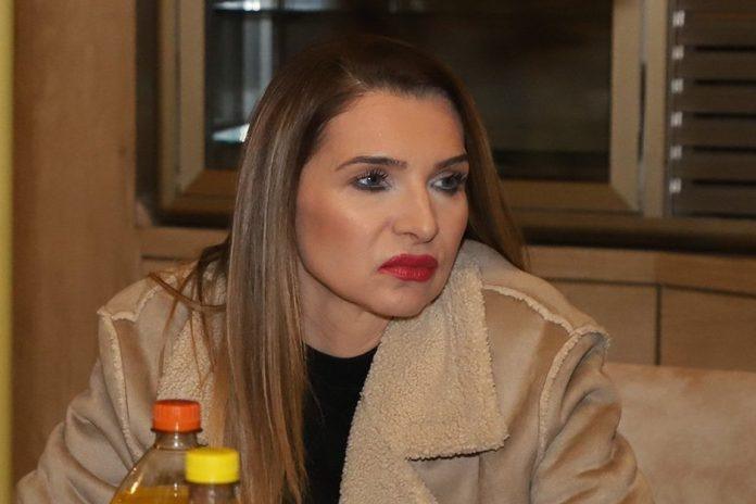 pevacica-se-snimala-telefonom,-pa-joj-spao-filter!-ovaj-video-snimak-nase-zvezde-svi-komentarisu-na-drustvenim-mrezama-(galerija)