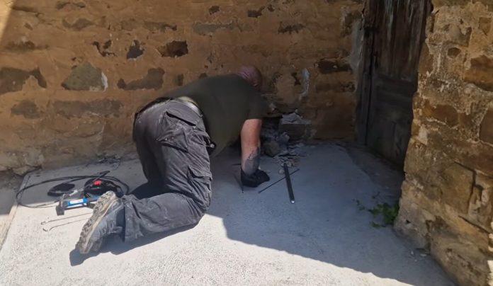 sok-u-kuci-na-jugu-srbije-razbio-alatom-zid,-pa-se-zaprepastio-od-prizora!-nisu-ni-slutili-koliko-se-dugo-sakrivao:-“strasno-je-za-ljude”-(video)