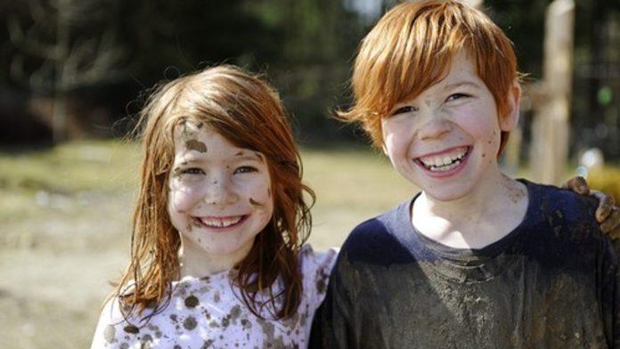 u-ovom-selu-u-srbiji-se-radaju-samo-rida-deca,-daju-im-samo-cudna-imena:-tu-vreme-kao-da-je-stalo-(video)