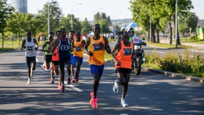 svet-gleda-u-cudu:-pao-svetski-rekord-na-maratonu-u-londonu