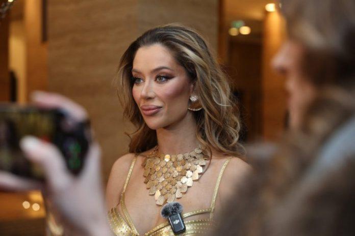 vatromet-na-bini:-tei-tairovic-prekinut-koncert-u-bugarskoj,-publika-je-ostavila-bez-reci-jednim-gestom-(video)