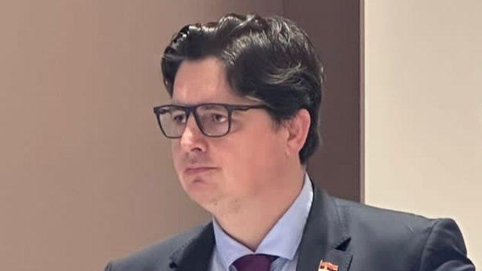 “imamo-dovoljno-vremena-da-analiziramo”-mrdic:-postovacemo-misljenje-venecijanske-komisije-u-skladu-sa-interesima-srbije-i-ustavom