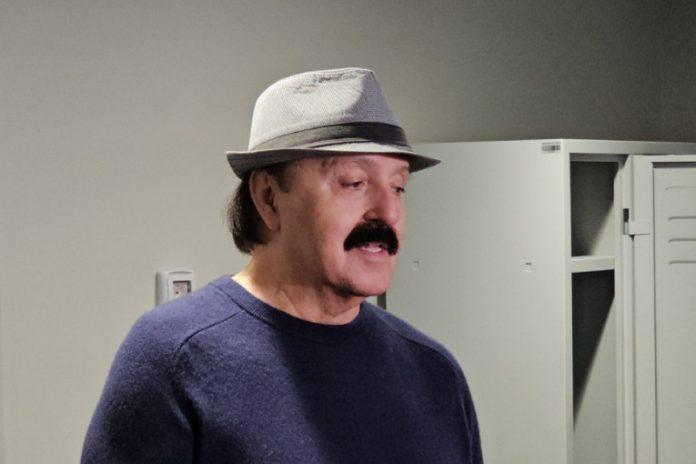 neprijatna-scena-u-programu-uzivo!-haris-dzinovic-zakasnio-na-snimanje,-pa-zahtevom-sokirao-voditeljku!-priznao-da-mnogo-pije!