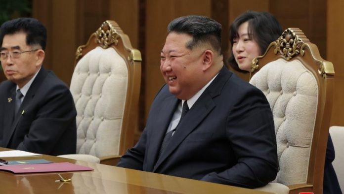 kim-dzong-un-porucuje:-severna-koreja-nastavlja-punu-podrsku-rusiji