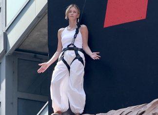 ŠOK NA TAJMS SKVERU Glumica se popela na OGROMAN BILBORD: Prolaznici ostali u neverici (VIDEO) sok-na-tajms-skveru-glumica-se-popela-na-ogroman-bilbord:-prolaznici-ostali-u-neverici-(video)