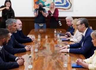 “MORA RAZGOVOR DA SE NE BI DEŠAVALE NEMILE SCENE” Vučić nastavio konsultacije: Sastao se sa predstavnicima SPO “mora-razgovor-da-se-ne-bi-desavale-nemile-scene”-vucic-nastavio-konsultacije:-sastao-se-sa-predstavnicima-spo
