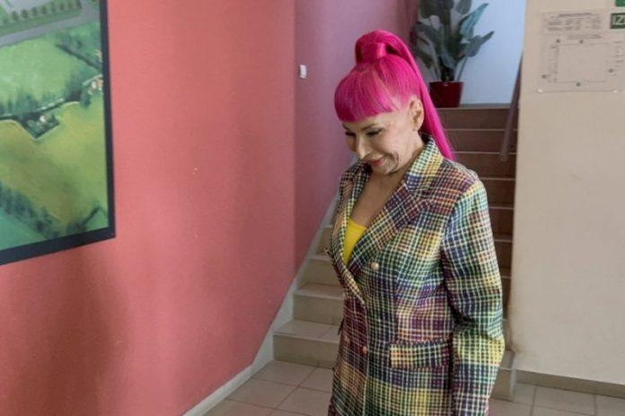 evo-kako-izgleda-zorica-brunclik-nakon-dve-operacije!-pevacica-stigla-u-simanovce,-prizor-sokirao-sve!-(video)