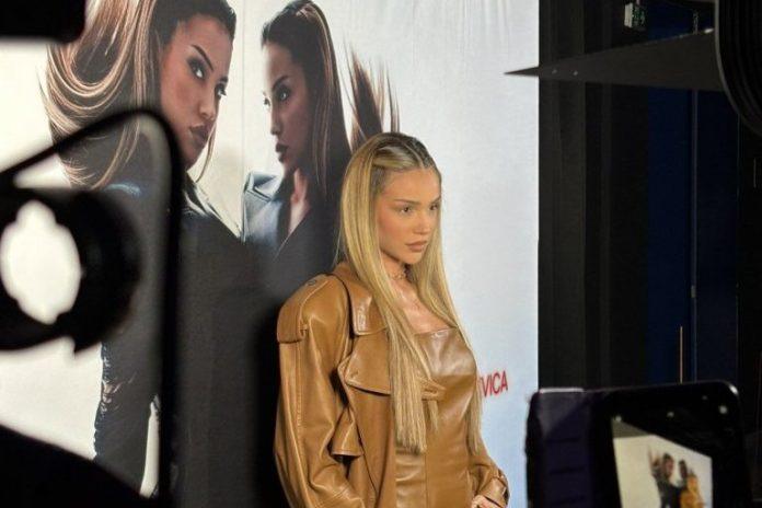 breskvica-zablistala-na-promociji-albuma:-palo-sok-priznanje-–-zbog-ovog-muskarca-je-drhtala!-(video)