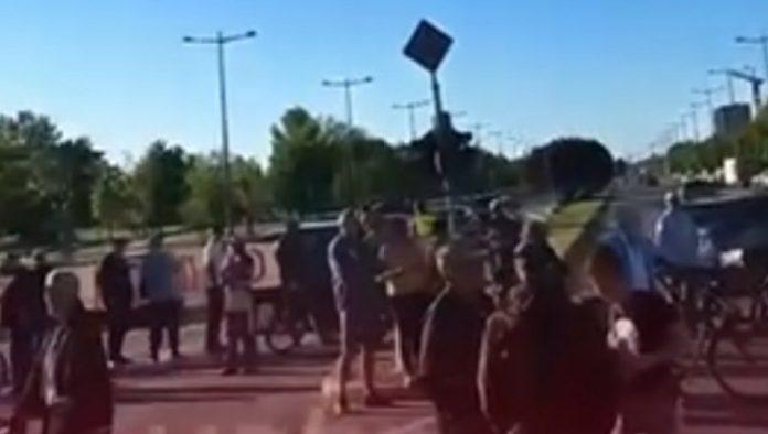 blokada-ili-prazna-raskrsnica?-nova-s-broji-“stotine”,-a-jedva-ima-saka-jada-ljudi