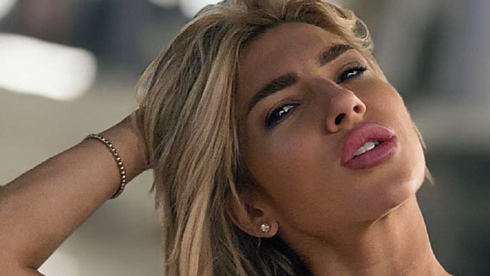 bezobrazan-snimak-jovane-jeremic,-grudi-joj-skroz-ispale!-voditeljka-raskopcala-kosulju-usred-voznje,-pa-sve-objavila:-tigar-odmah-morao-da-reaguje-(video)