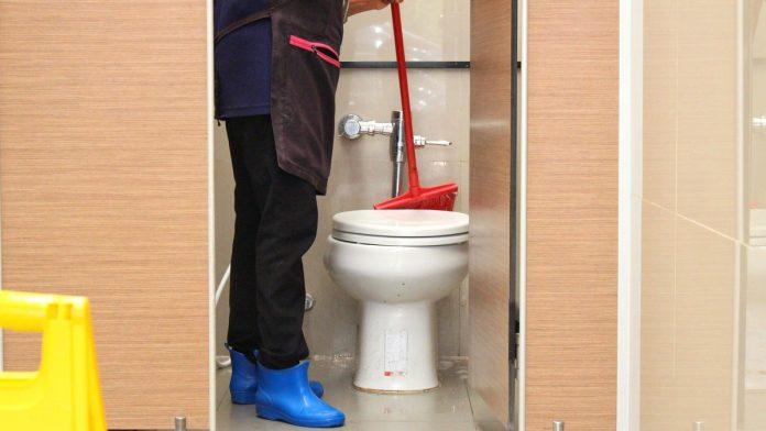 srbin-zbog-toaleta-mora-da-plati-kaznu-od-100.000-evra:-drama-u-austriji