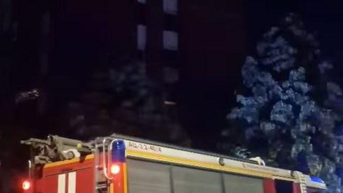 (video)-problem-sa-instalacijama-u-stanu-u-jagodini!-vatrogasci-i-radnici-eps-a-na-terenu:-policija-obezbeduje-prostor-oko-zgrade