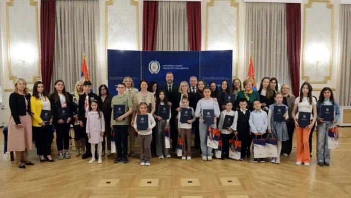 urucene-nagrade-pobednicima-konkursa-“nas-vojnik,-nas-heroj”:-proglaseni-najbolji-dacki-radovi-o-srpskoj-vojsci-na-krfu