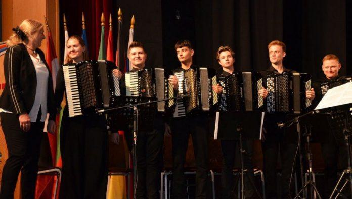 festival-okupio-150-harminikasa:-u-bijeljinskom-centru-za-kulturu-18.-medunarodni-festival