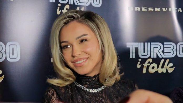 bazen-na-krovu-i-pogled-od-milion-dolara-u-ovom-luksuznom-stanu-je-breskvica-zivela-sa-deckom,-pa-se-iselila-nakon-raskida:-uzivali-za-sve-pare