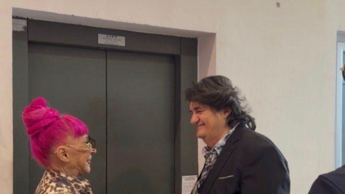 “bilo-je-naporno-prvo-snimanje,-izdrzala-sam”-zorica-brunclik-nakon-povratka-u-“pinkove-zvezde”-u-leopard-majici-–-sva-blista,-kemis-uz-nju