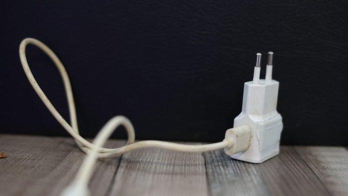 strucnjaci-otkrivaju-kako-unistavate-svoj-punjac:-nema-veze-sa-motanjem-kablova,-svi-prave-ove-greske