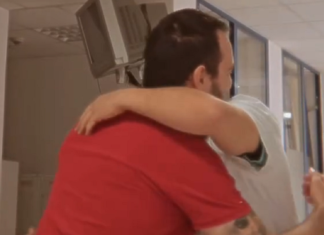 EMOTIVNA SCENA IZ BOLNICE Aleksa Balašević ČVRSTO GRLI DOKTORA nakon rođenja sina Đorđa: “Drugi put dočekuješ našu DECU NEBA” (VIDEO) emotivna-scena-iz-bolnice-aleksa-balasevic-cvrsto-grli-doktora-nakon-rodenja-sina-dorda:-“drugi-put-docekujes-nasu-decu-neba”-(video)