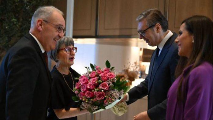 “pored-toga-sto-je-dobar-covek-i-predsednik,-voli-i-vino”-vucic-sa-suprugom-ugostio-parmelana:”u-srbiji,-ako-se-pije,-dobar-si-domacin-i-dobar-gost”