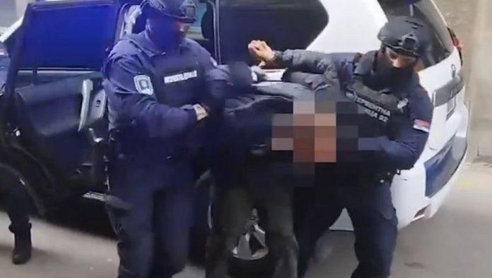 ovako-je-uhapsen-osumnjiceni-za-svirepi-zlocin-na-novom-beogradu:-ubio-coveka-cekicem-pa-odsetao-u-trzni-centar-(video)