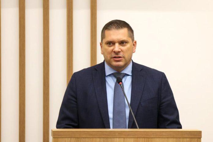 “nece-biti-privatizacije-gsp-a”-nikodijevic-potvrdio:-nijedan-radnik-nece-ostati-bez-posla-u-beogradu