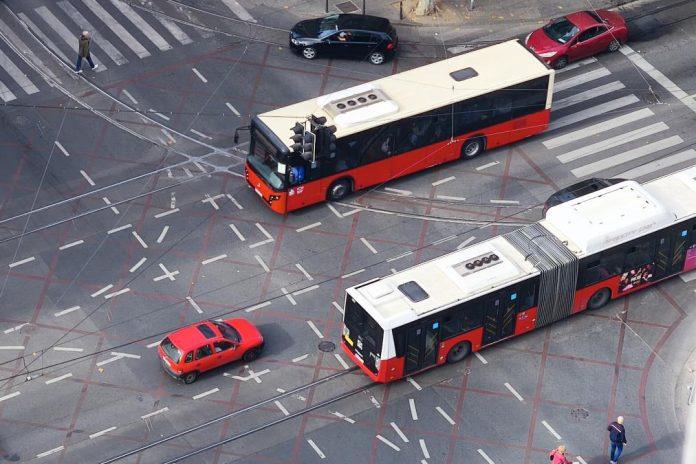 zbog-radova-u-ulici-dragoslava-srejovica-ove-4-linije-menjaju-trasu:-izmene-vec-od-1.-maja