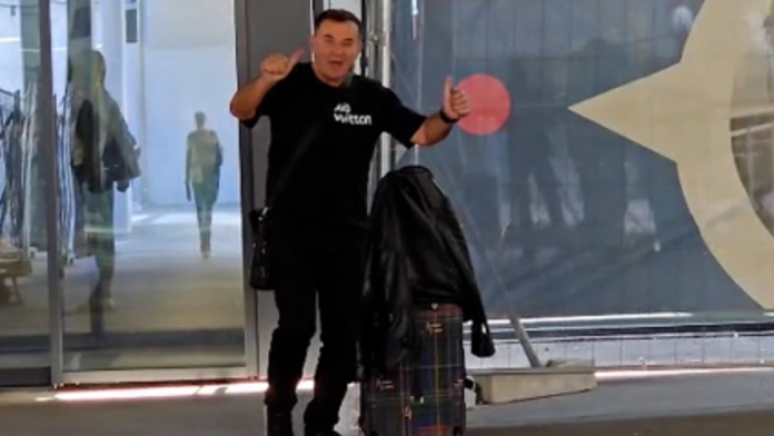 bruka-i-sramota-naseg-pevaca-u-emisiji-uzivo,-nije-znako-koliko-azbuka-ima-slova-ispalio-se-za-medalju!-a-tek-da-vidite-reakciju-voditelja