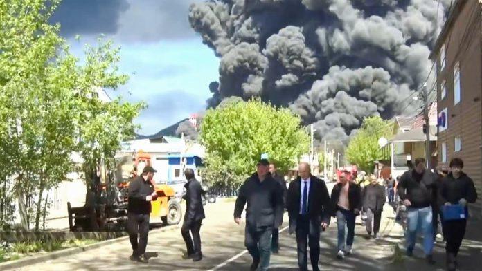 “izmaklo-se-kontroli”-nafta-se-izlila-u-reku,-panika-u-rusiji,-ulice-evakuisane,-proglaseno-vanredno-stanje