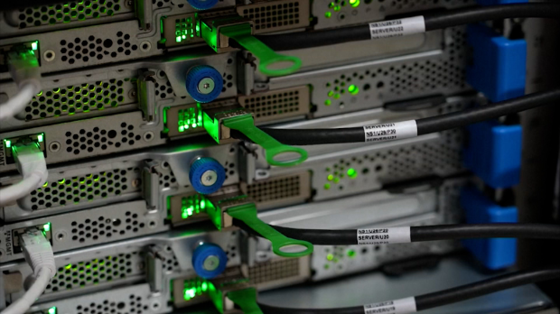 Српски-модел-вештачке-интелигенције-–-институције-и-компаније-уступају-архиве-за-тренирање-домаћег-система-ВИ