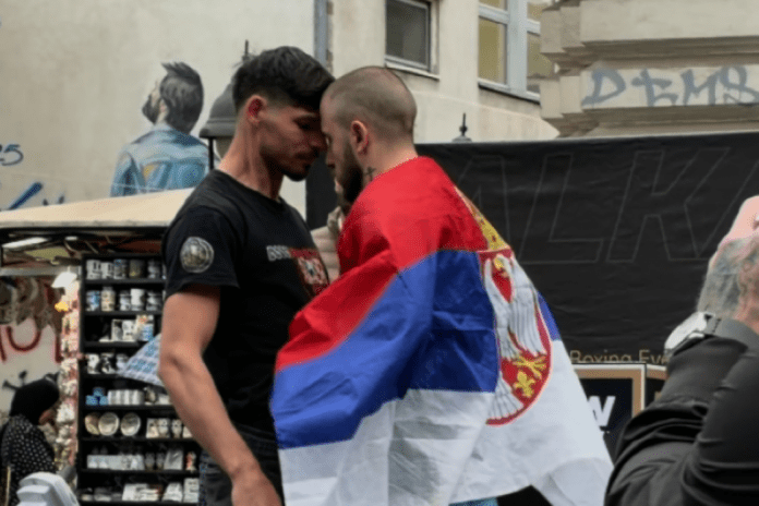 frka-usred-beograda!-srbin-i-hrvat-se-hvatali-za-gusu-ispred-rajiceve!-(video)