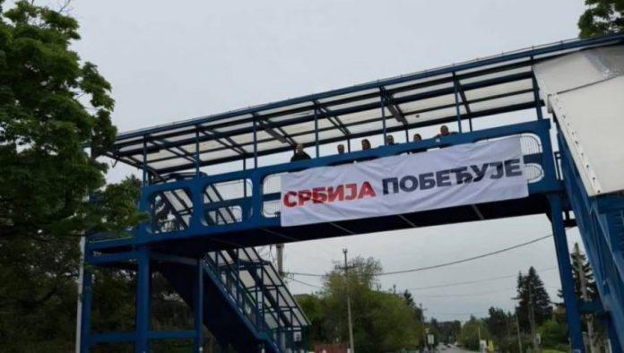 srbija,-trobojka,-pobeda!-narod-pokazao-sta-zeli-–-mocne-poruke-sirom-beograda-(foto/video)