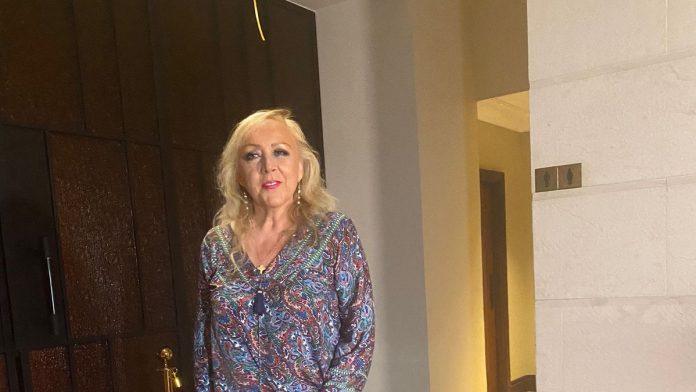 nasu-pevacicu-je-majka-rodila-u-stali-sipala-joj-vodu-u-usta,-a-otac-joj-spasio-zivot:-zbog-ovoga-nikad-nije-saznala-tacan-datum-rodenja