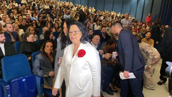 godinama-smo-mislili-da-ih-je-samo-pevala:-necete-verovati-koje-je-sve-hitove-napisala-verica-serifovic