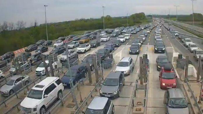 guzve-na-putevima-ka-zlatiboru:-turisti-hrle-na-planinu-za-1.-maj