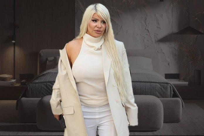 procurio-snimak-iz-sobe-dare-bubamare!-kucni-video-gledate-na-sopstvenu-odgovornost,-pevacica-digla-nogu-do-plafona!-(video)